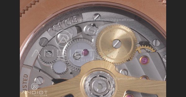 Land Dweller 127335 RG ESF White Dial On RG Bracelet A7135 - Image 9