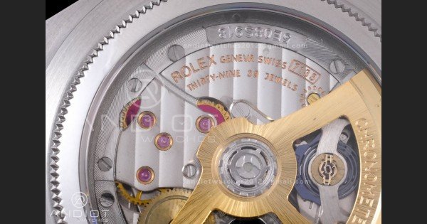 Land Dweller 127336 SS ESF Ice Blue Dial On SS Bracelet A7135 - Image 9